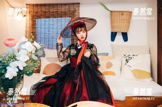 好奇Son Ye Eun如何随意把裤里丝拉进COS界？我也在想！